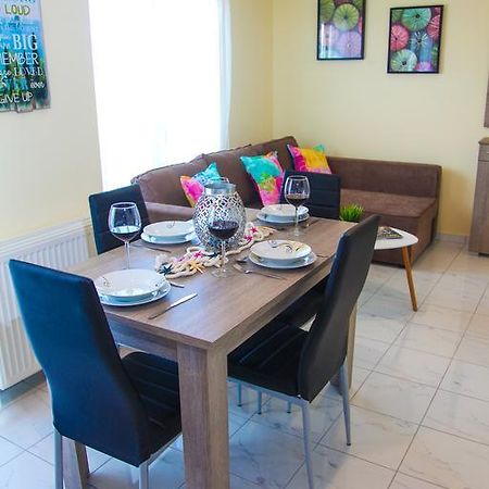 Apartments Holiday Peraía Екстериор снимка